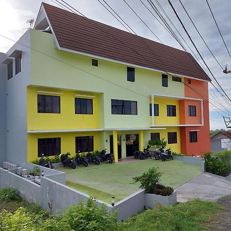 Yellow Guest House Улувату Экстерьер фото