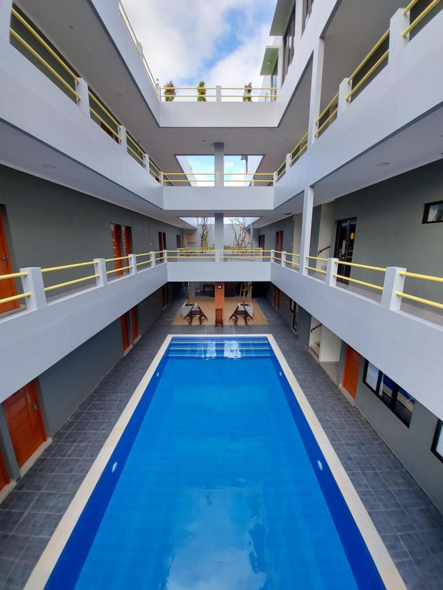 Yellow Guest House Улувату Экстерьер фото