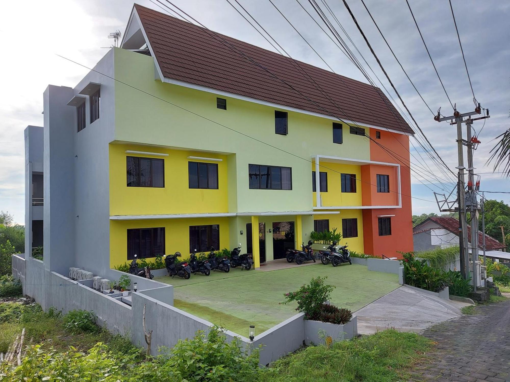 Yellow Guest House Улувату Экстерьер фото
